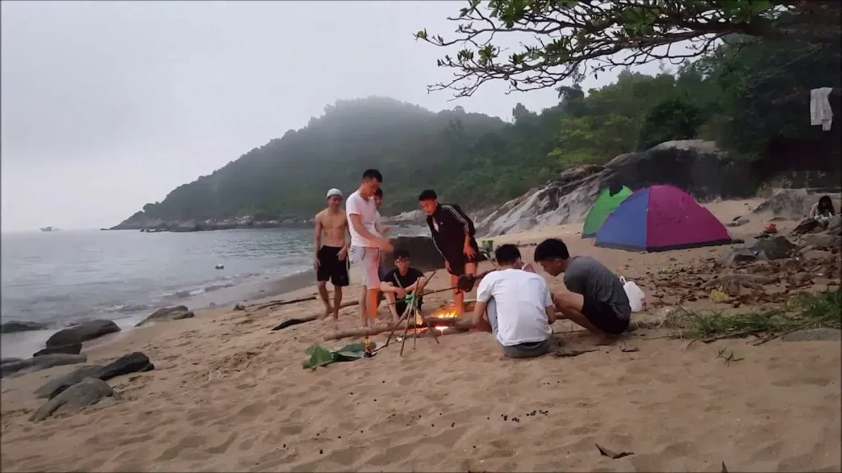 Top 12 địa điểm cắm trại Đà Nẵng tuyệt đẹp Bãi Cát Vàng